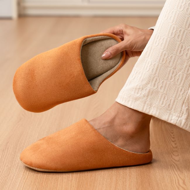 CLOUDIES SLIPPERS – THICK SOLE, SOFT LINING, NON-SLIP WARM COMFORT FOR ALL-DAY RELIEF