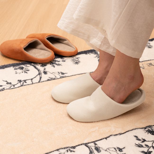 CLOUDIES SLIPPERS – THICK SOLE, SOFT LINING, NON-SLIP WARM COMFORT FOR ALL-DAY RELIEF