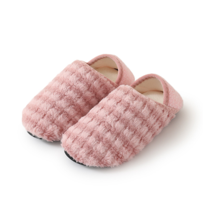 THE CLOUDIES | UNISEX SLIP-ON WINTER SLIPPERS - COZY PLUSH & FLEXIBLE RUBBER SOLE
