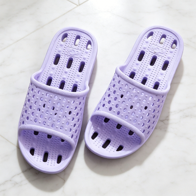 THE CLOUDIES | UNISEX QUICK-DRAINING BATHROOM SLIPPERS - SOFT EVA MASSAGE SLIDES