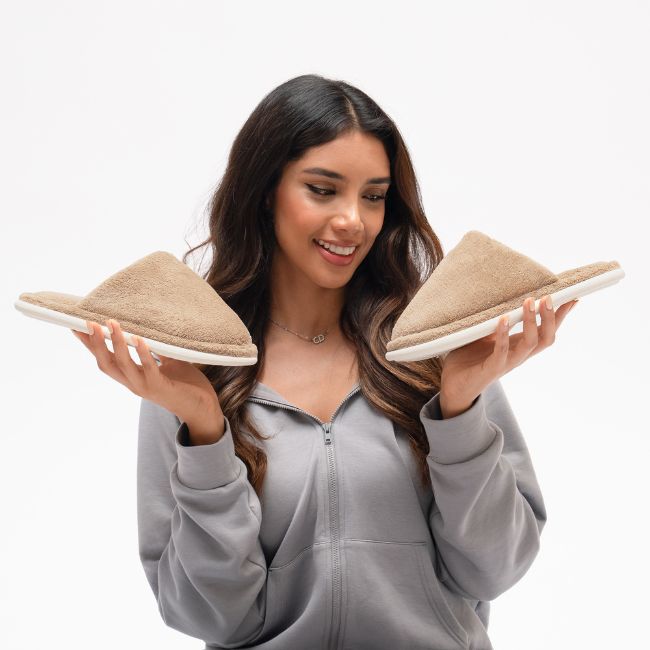 PLUSH INDOOR SLIPPERS WITH SOFT FLEECE LINING - THICK CUSHION, ANTI-SLIP SOLE