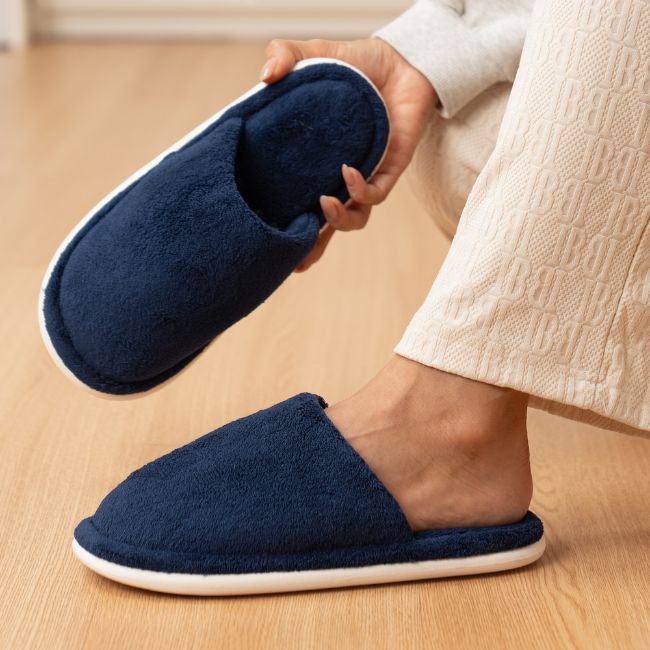PLUSH INDOOR SLIPPERS WITH SOFT FLEECE LINING - THICK CUSHION, ANTI-SLIP SOLE