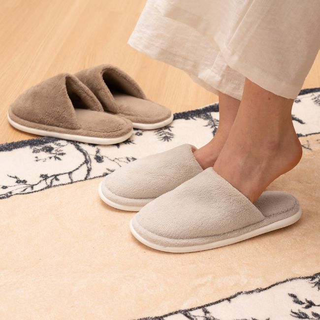 PLUSH INDOOR SLIPPERS WITH SOFT FLEECE LINING - THICK CUSHION, ANTI-SLIP SOLE