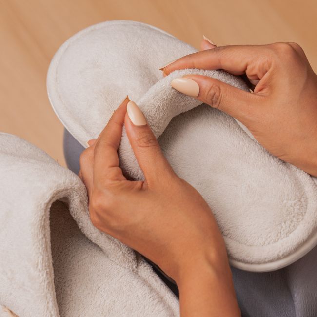 PLUSH INDOOR SLIPPERS WITH SOFT FLEECE LINING - THICK CUSHION, ANTI-SLIP SOLE