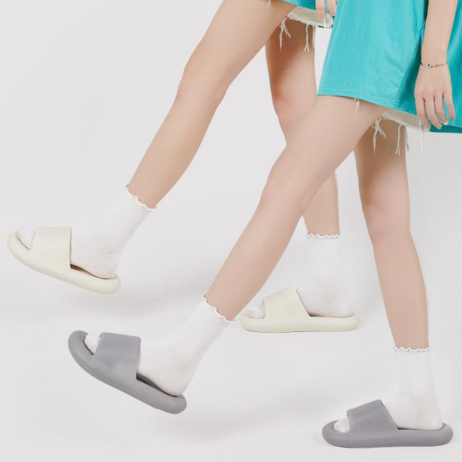 THE CLOUDIES | AIR-CUSHION SILENT HOME SLIPPERS FOR MEN & WOMEN