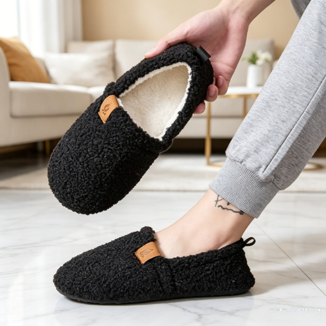 THE CLOUDIES | UNISEX CLOSED-TOE WINTER SLIPPERS - COZY PLUSH & ANTI-SLIP